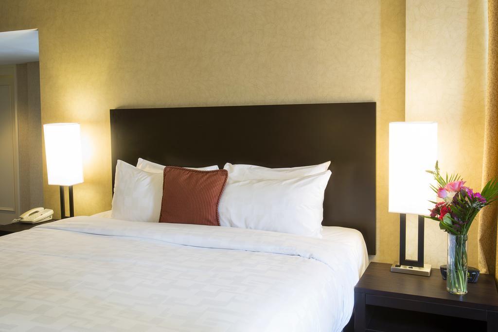 The Rimrock Resort Hotel Банф Экстерьер фото