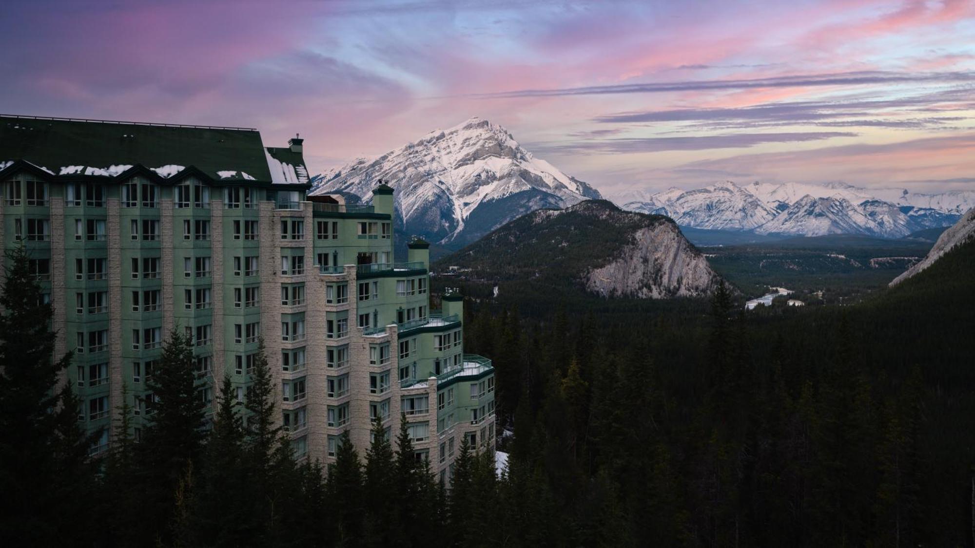 The Rimrock Resort Hotel Банф Экстерьер фото